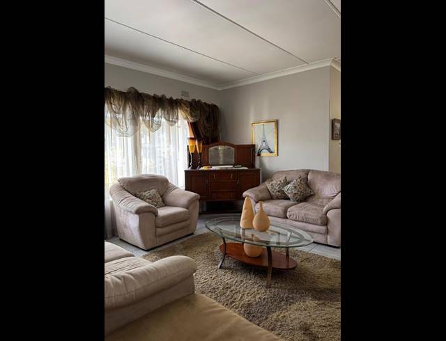 4 BEDROOM HOUSE FOR SALE IN WAVERLEY